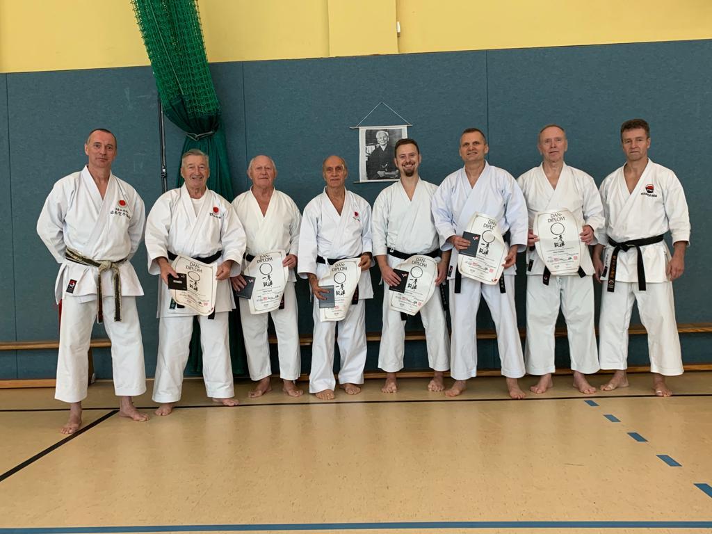 11/2019 Sechs SCB-Karateka bestehen die Prüfung zum 2. Dan